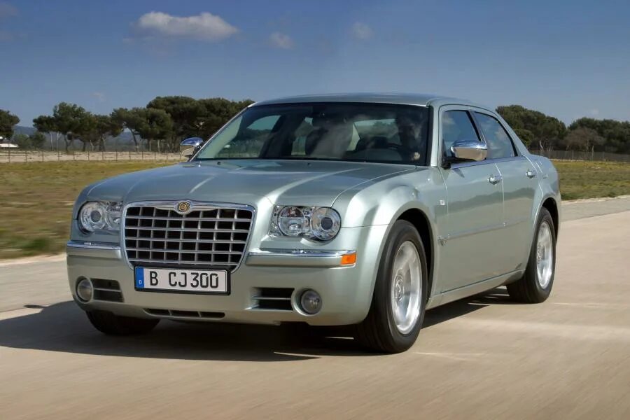 Крайслер виды. Крайслер 300с 2005. chrysler 300c. chrysler 300. крайслер 300с 2004.