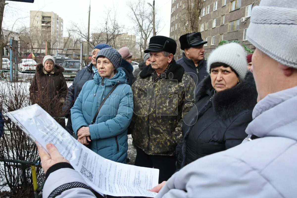 Субботник во дворе многоквартирного дома. Ук новая эра. Воронежские управляющие компании. Чердак многоэтажки. Дом с пикой воронеж.