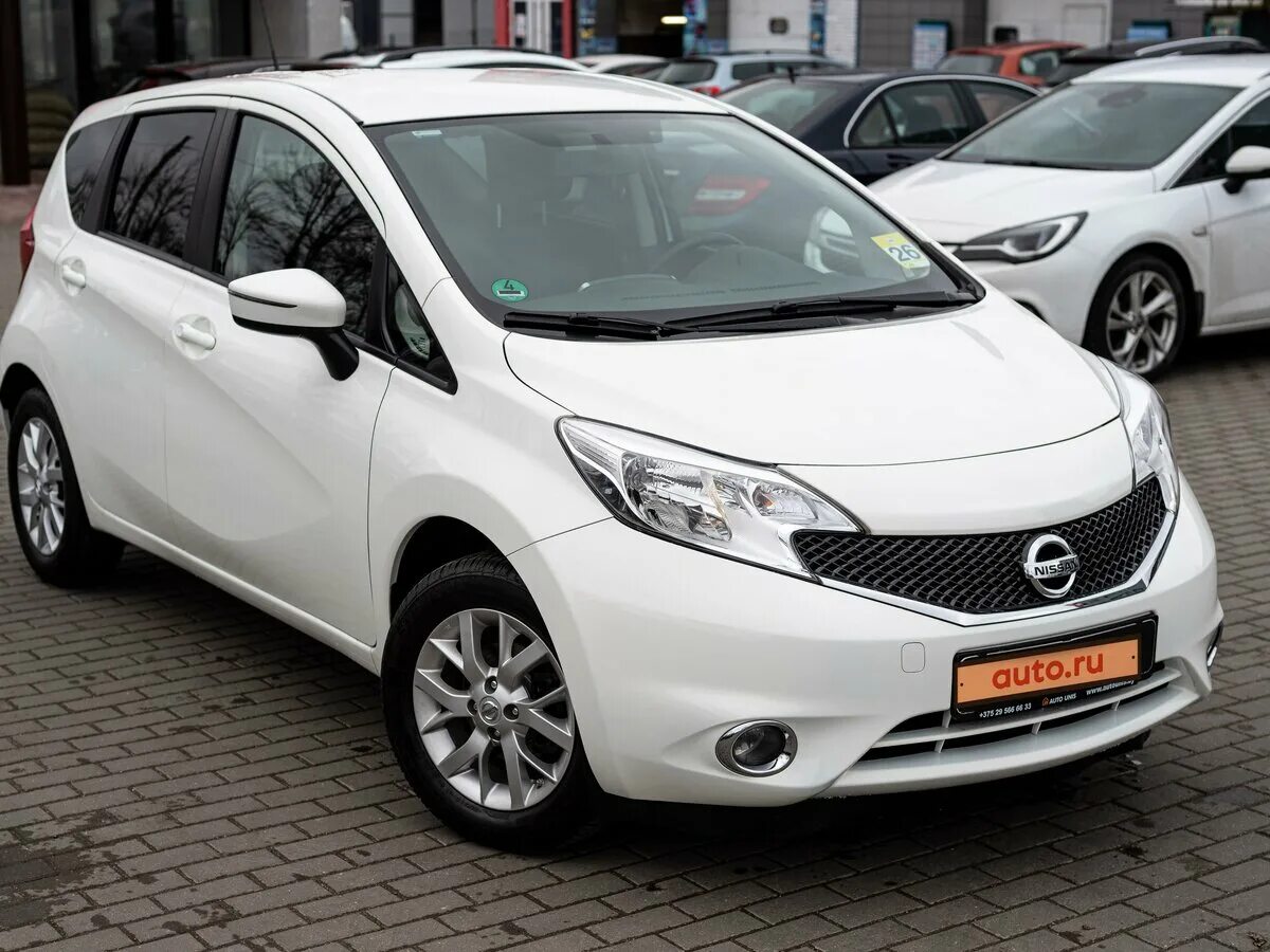 Nissan Note II. Ниссан белый хэтчбек. Ниссан маленький хэтчбек. Nissan Note II хэтчбек (правый руль) 2012-2024.