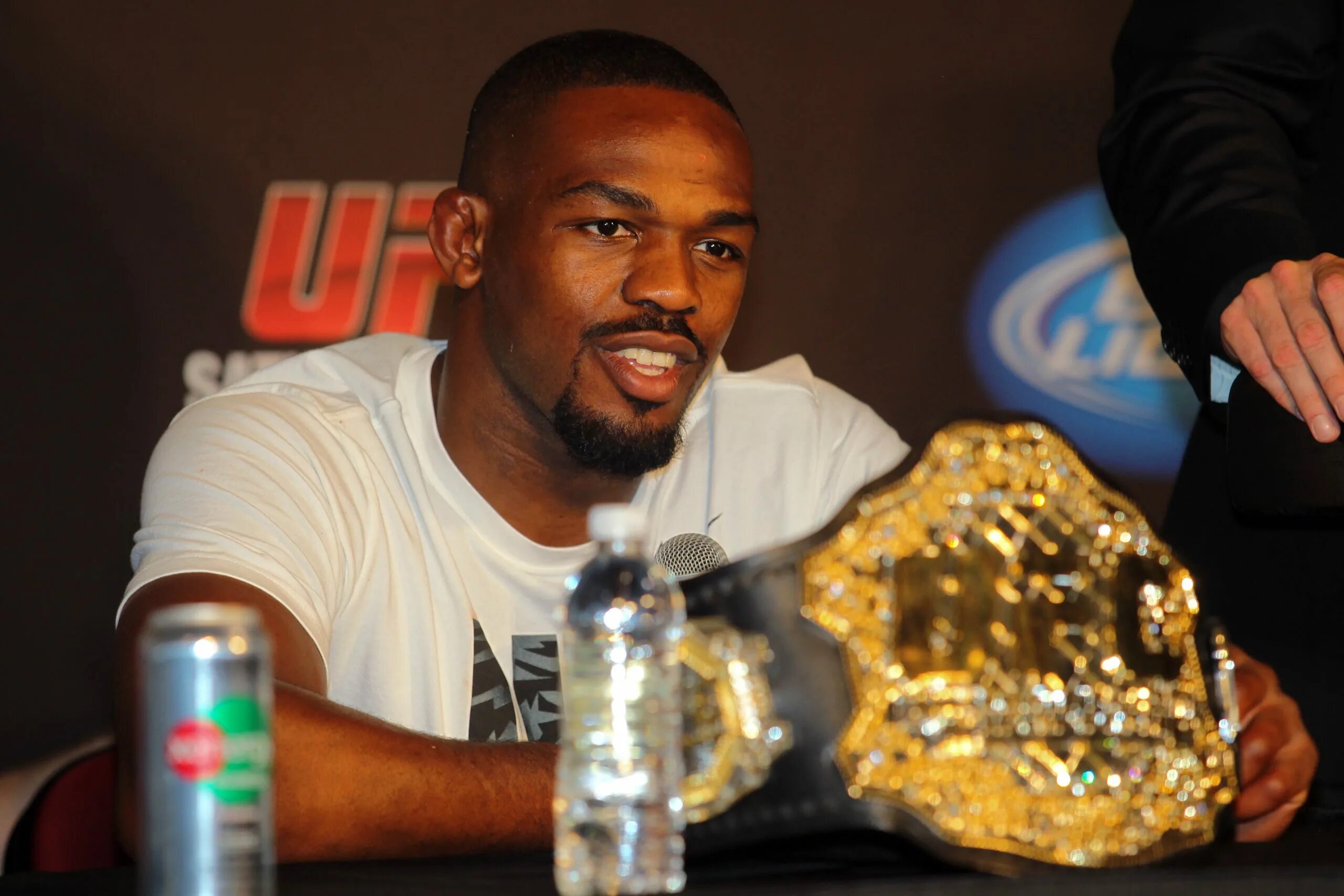C e jones. Джон джонсон. jon jones. джон джонс юфс. джон джонс фото.