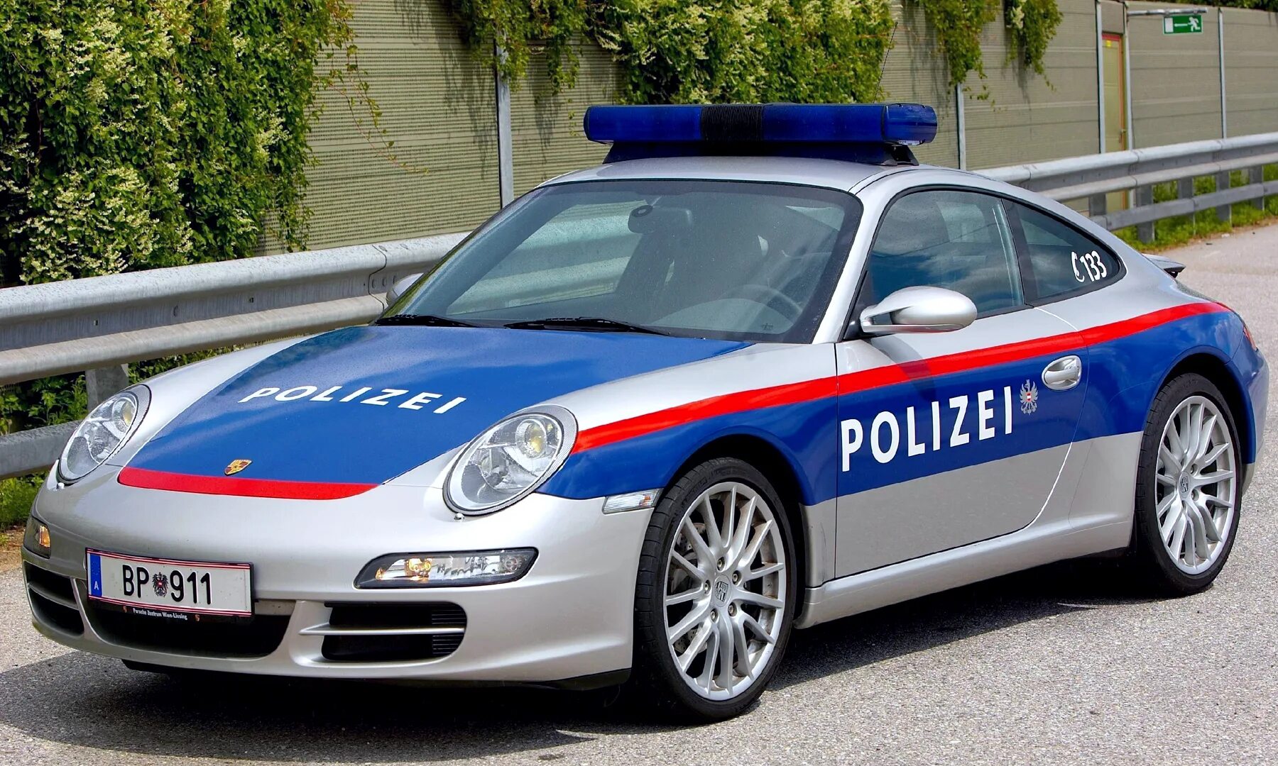 E polis. Порше 911 полиция. 911 Порше Police. Полицейский Porsche 911. Полицейская машина Порше 911.