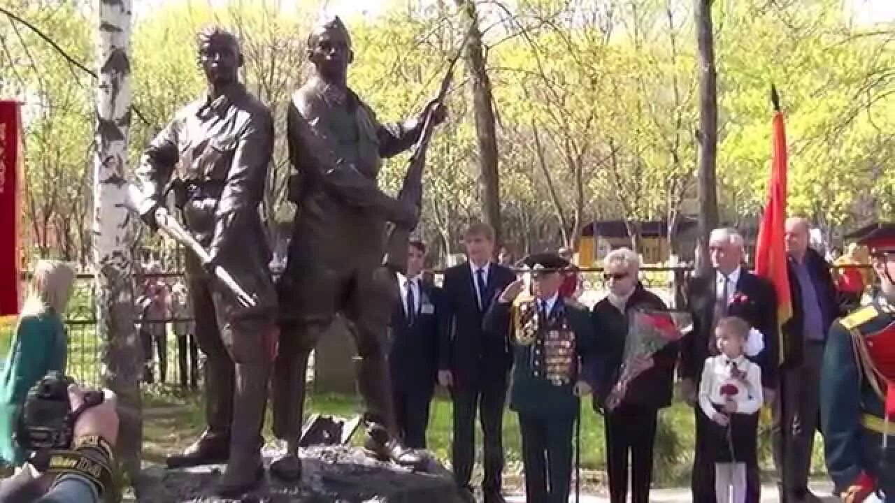 Открытие памятника подольским курсантам в подольске. Климовск курсанты. Климовская гимназия памятник подольским курсантам. Памятник подольским курсантам в климовске. Памятник подольским курсантам климовск гимназия.