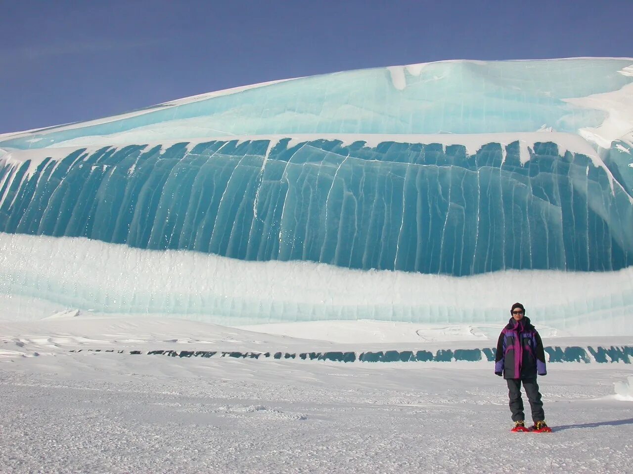 Замерзшая волна ЦУНАМИ В Антарктиде. Замерзшее ЦУНАМИ В Антарктике. Ледяные ЦУНАМИ Антарктида. Антарктические замерзшие волны. Ледовый название
