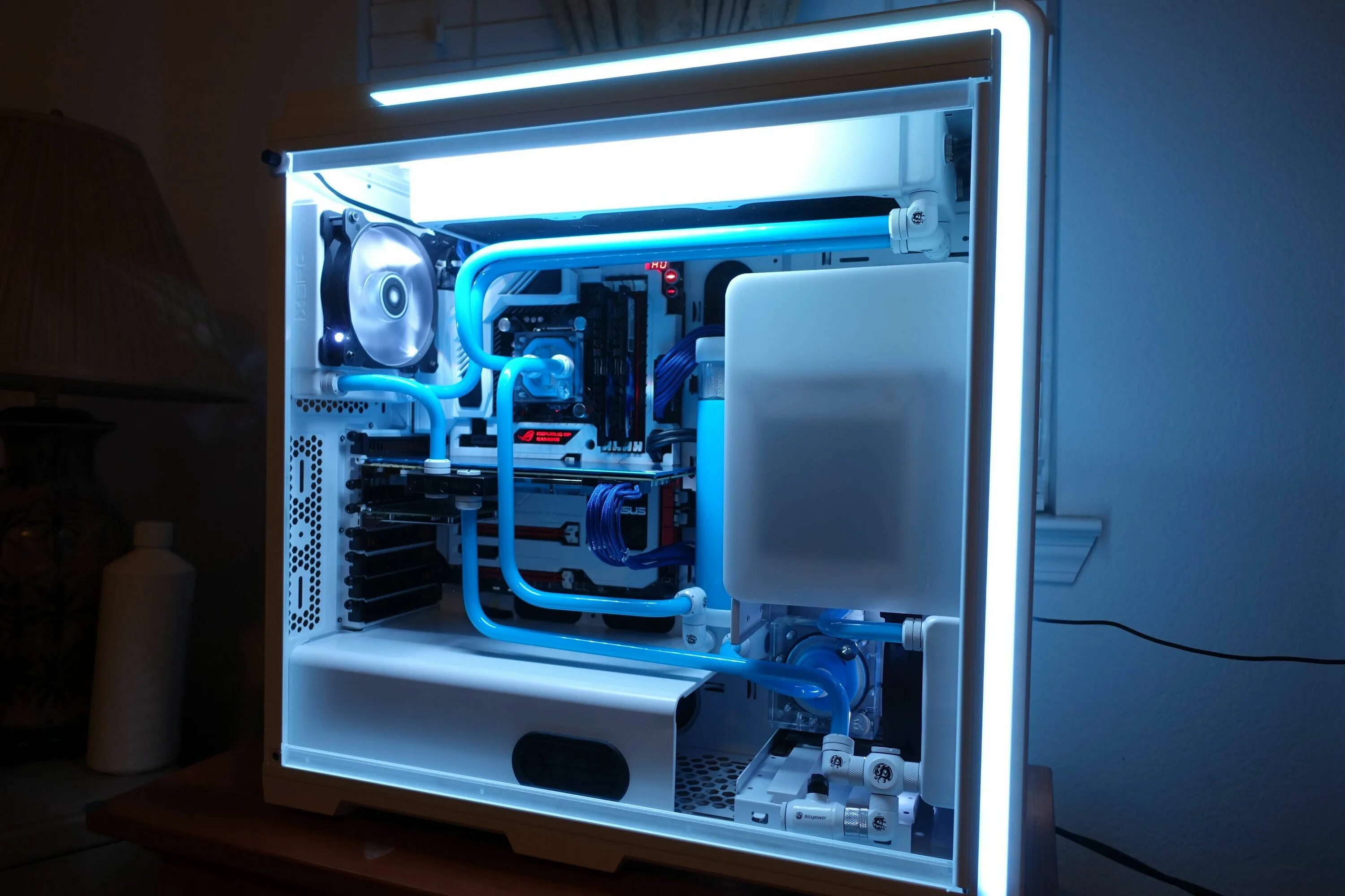 Водянки с ргб. Топ сжо. Aerocool one mini моддинг. Кастомное водяное охлаждение для пк. Топ сжо.