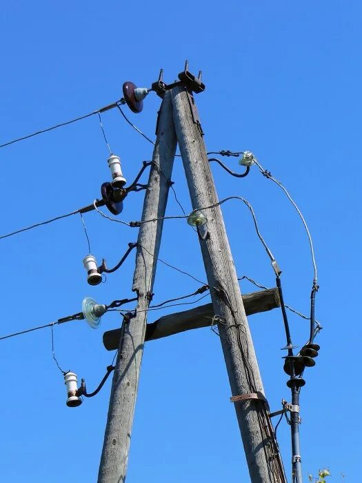 передвижные опоры вл 6 кв 10 кв на тумбах. опора лэп 10 кв. вл 6-10 кв, отпайка. опора вл 10 кв с оттяжкой. промежуточная опора вл 10 кв.