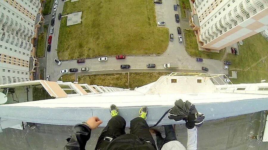 Идти в 9 этаж. Вид с крыши 9 этажа. вид с крыши 9 этажки. вид с 10 этажа.