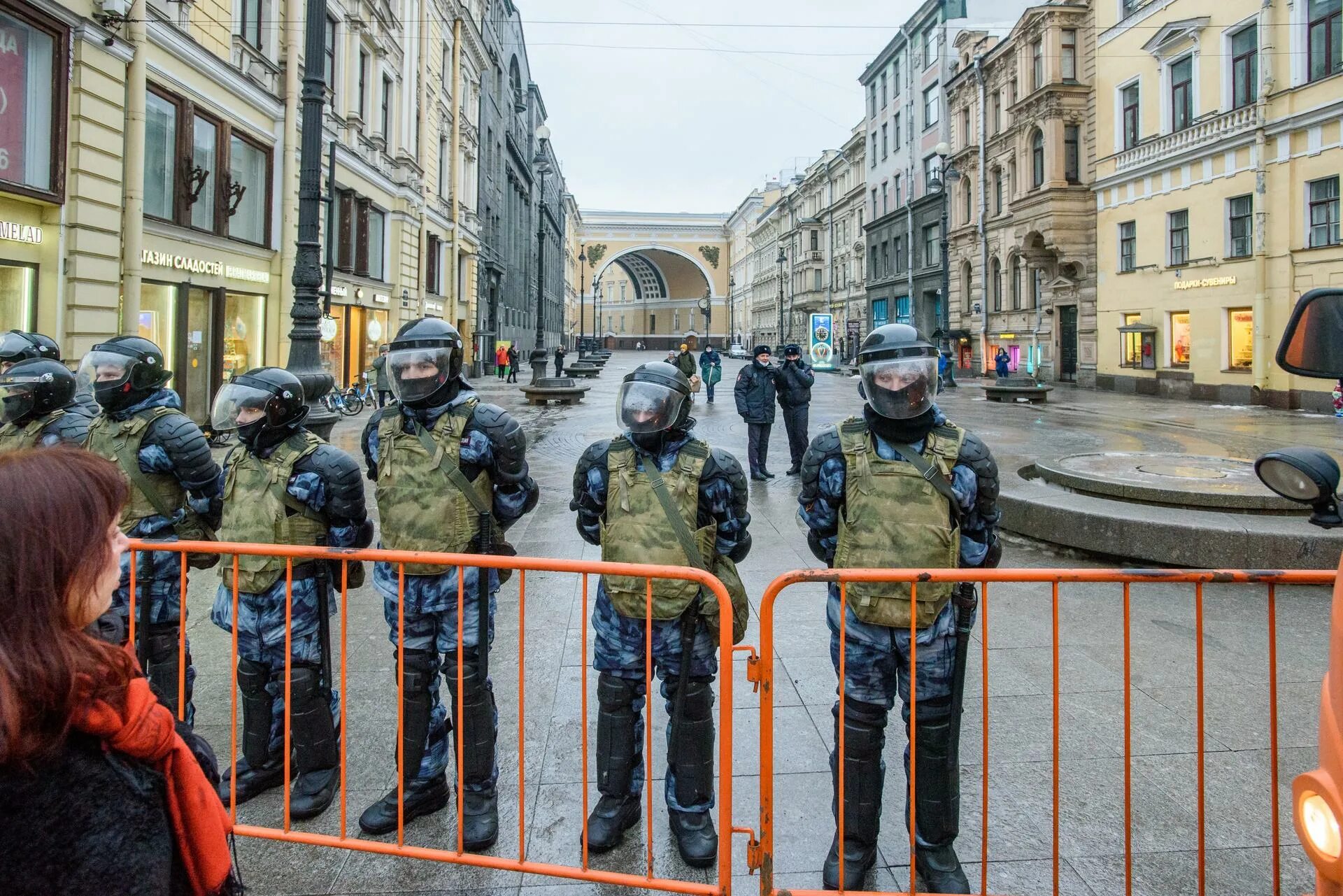 Что творится в питере. Оцепление полиции.