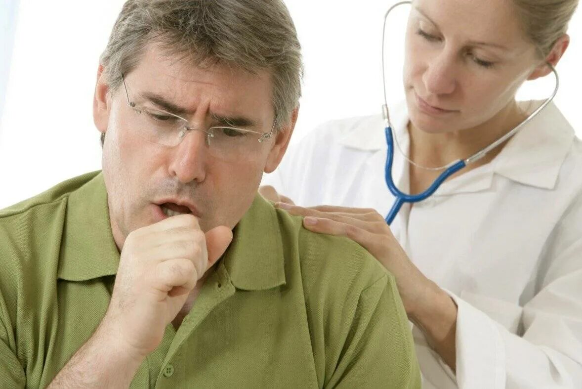 Лечение кашля форум врачей. Пациент кашляет. Люди с хроническими заболеваниями. Пациенты с хроническими заболеваниями.