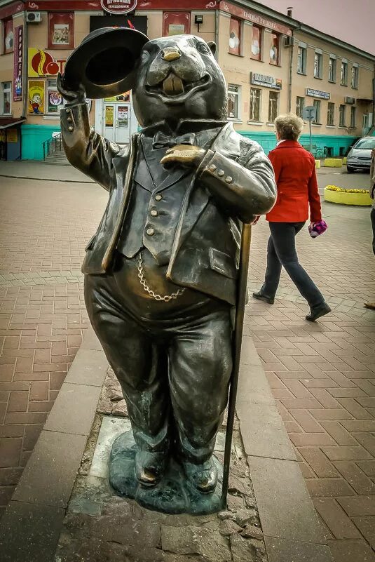 бобруйский бобр. памятник бобру в бобруйске. город бобруйск статуя бобра. статуя бобра в бобруйске. бобруйск бобер памятник.