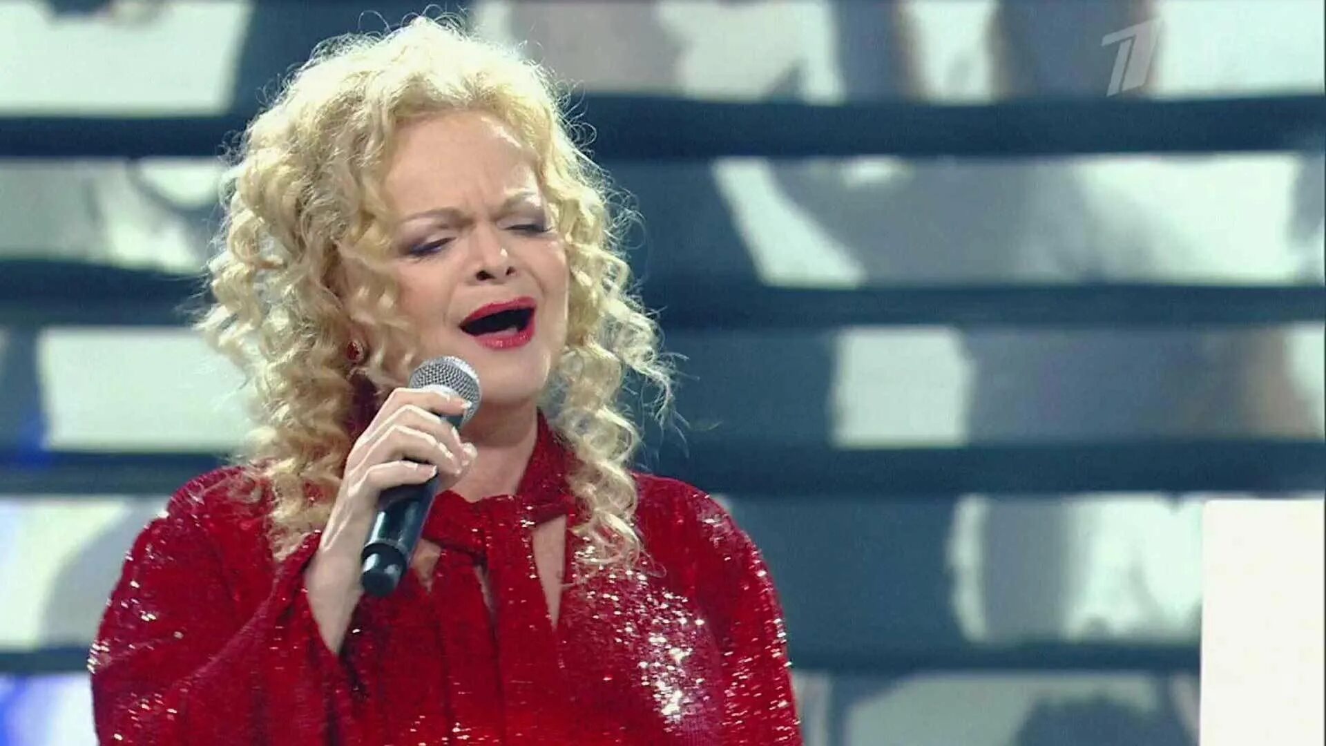 Группа ларисы долиной. Текст песни калина. Россия это мы долина текст. Слова песни погода в доме текст. Дискография ларисы долиной.