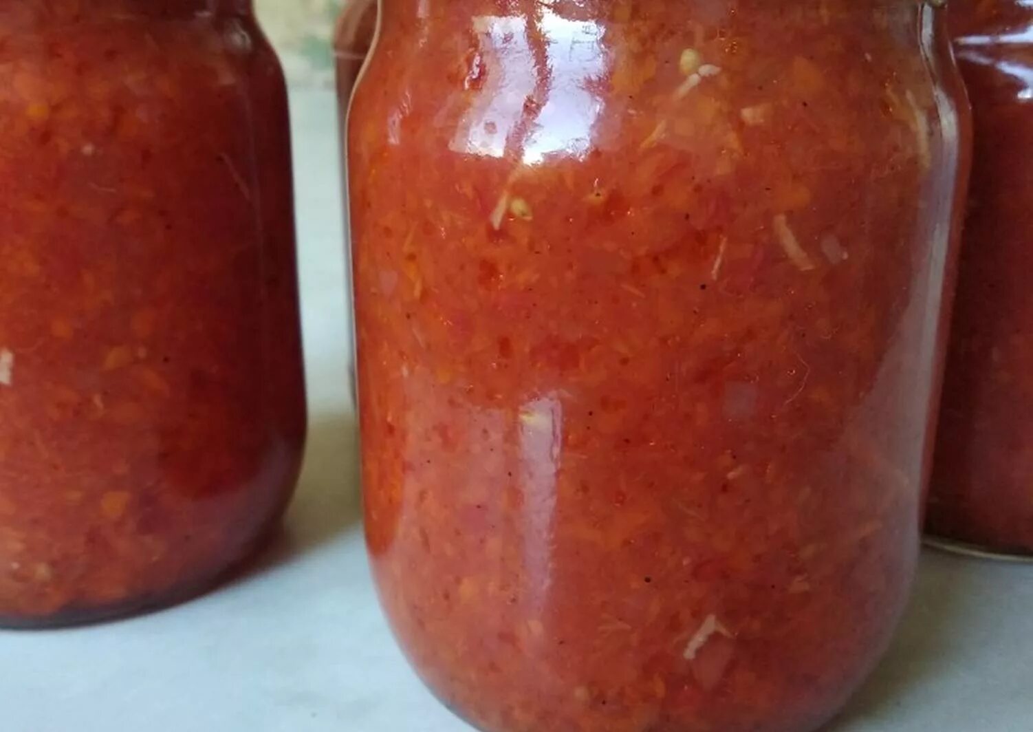 Аджика из зеленых помидор. Рецепт томатной икры на зиму. Кабачковая икра с томатной пастой. Икра из помидоров на зиму. Кабачковая икра с помидорами и морковью.