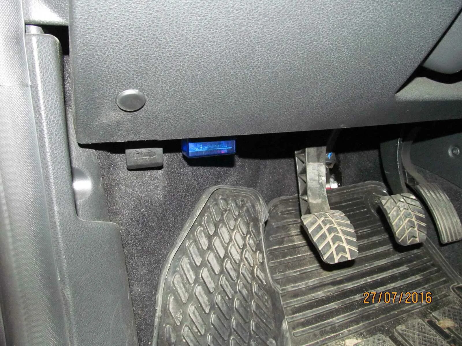 Разъём обд 2 веста. Обд 2 лада веста. Лада веста 1. Веста обд 2 разъем. Защита разъема obd2 веста.