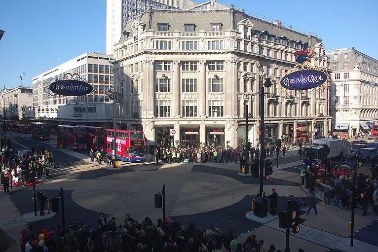 Oxford street shopping. Оксфорд Серкус в Лондоне. Оксфорд Серкус метро. Московский 167 Оксфорд стрит. Street Oxford Circus.