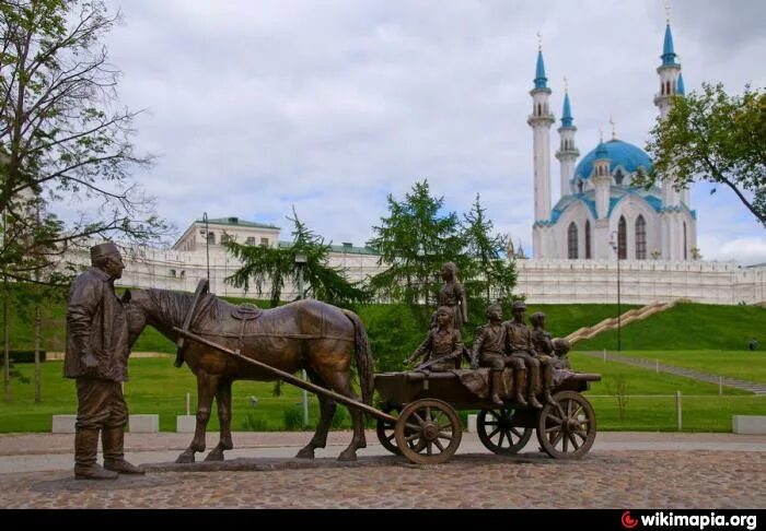 Асгат галимзянов. Памятник благотворителю в Казани. Сквер Асгата Галимзянова в Казани. Памятник Казанскому благотворителю в Казани. Памятник Галимзянову в Казани.