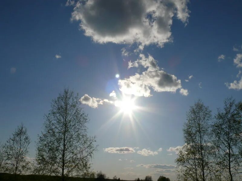 Солнце весной. Солнце светит. Солнце весной. Вешнее солнышко. Весна апрель солнце.
