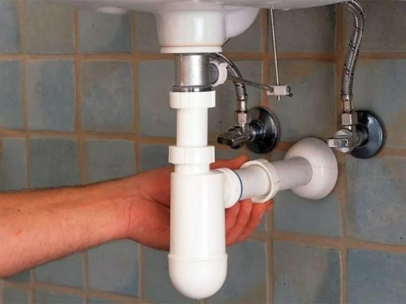 Монтаж сифона для раковины. Поменять трубу раковины. Раковина водопровод. Сантехника под раковиной. Монтаж слива раковины.