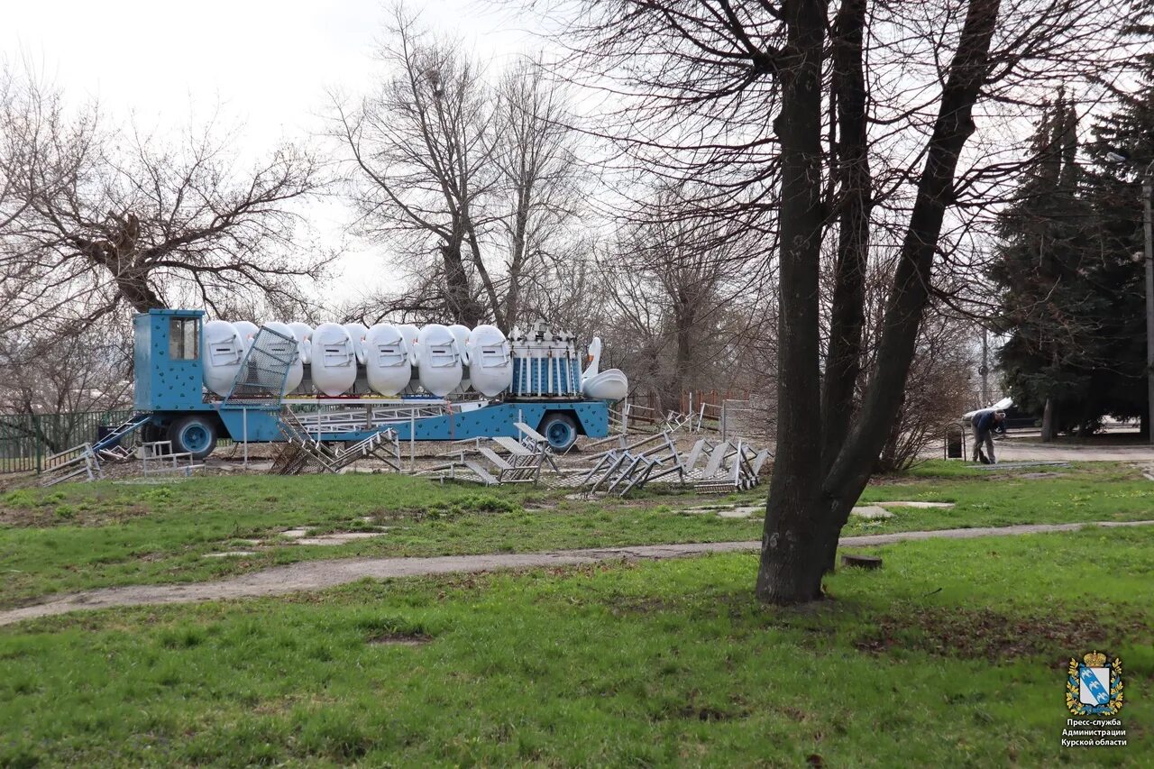 Первомайский парк Курск. Первомайский парк Курск аттракционы. Парк 1 мая Курск. Парк 1 мая Курск аттракционы. 1 мая курск