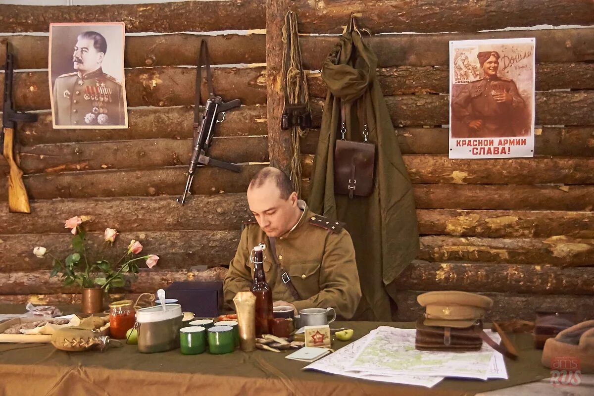 Землянка военных лет. Солдаты в землянке. Фронтовая землянка. Офицерская землянка.