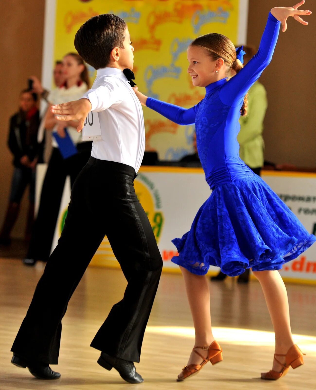 Танцы для 8 лет. Современная хореография дети. Современная хореография дети. Спортивные танцы. Хореографические костюмы для детского танца.