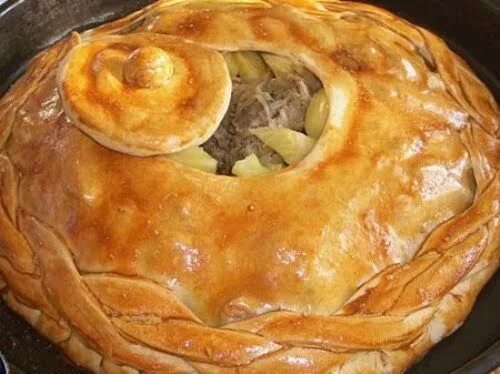 Татарская кухня бэлиш. Бэлиш пирог. Балеш татарский пирог с мясом и картошкой. Пирог балиш. Тесто на балиш на сметане.