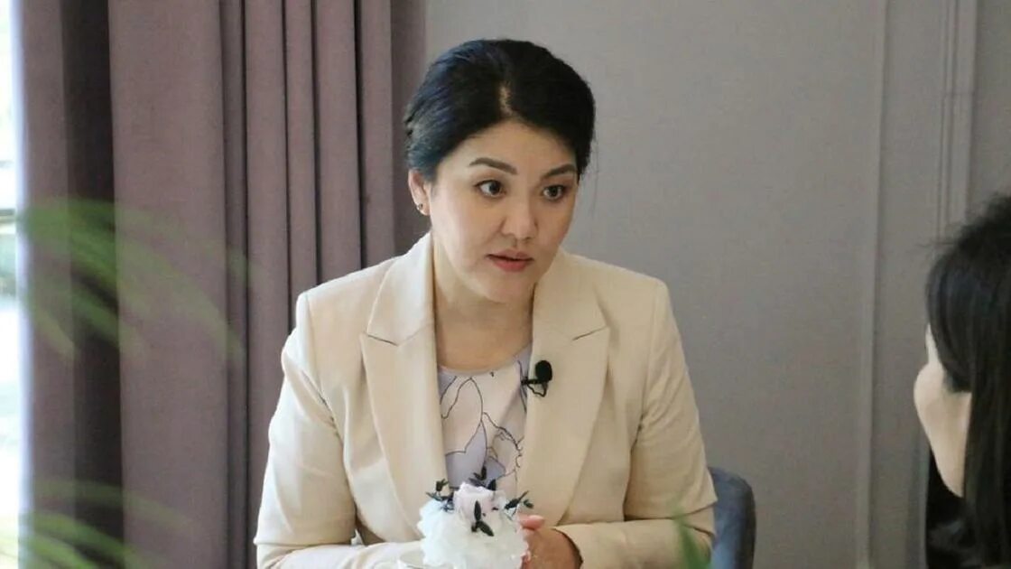 Министр здравоохранения казахстана 2022. Министр здравоохранения рк ажар гиният. Ажар гиният министром здравоохранения. Председатель правительства и заместители 2022 г. Ажар гиният министром здравоохранения.