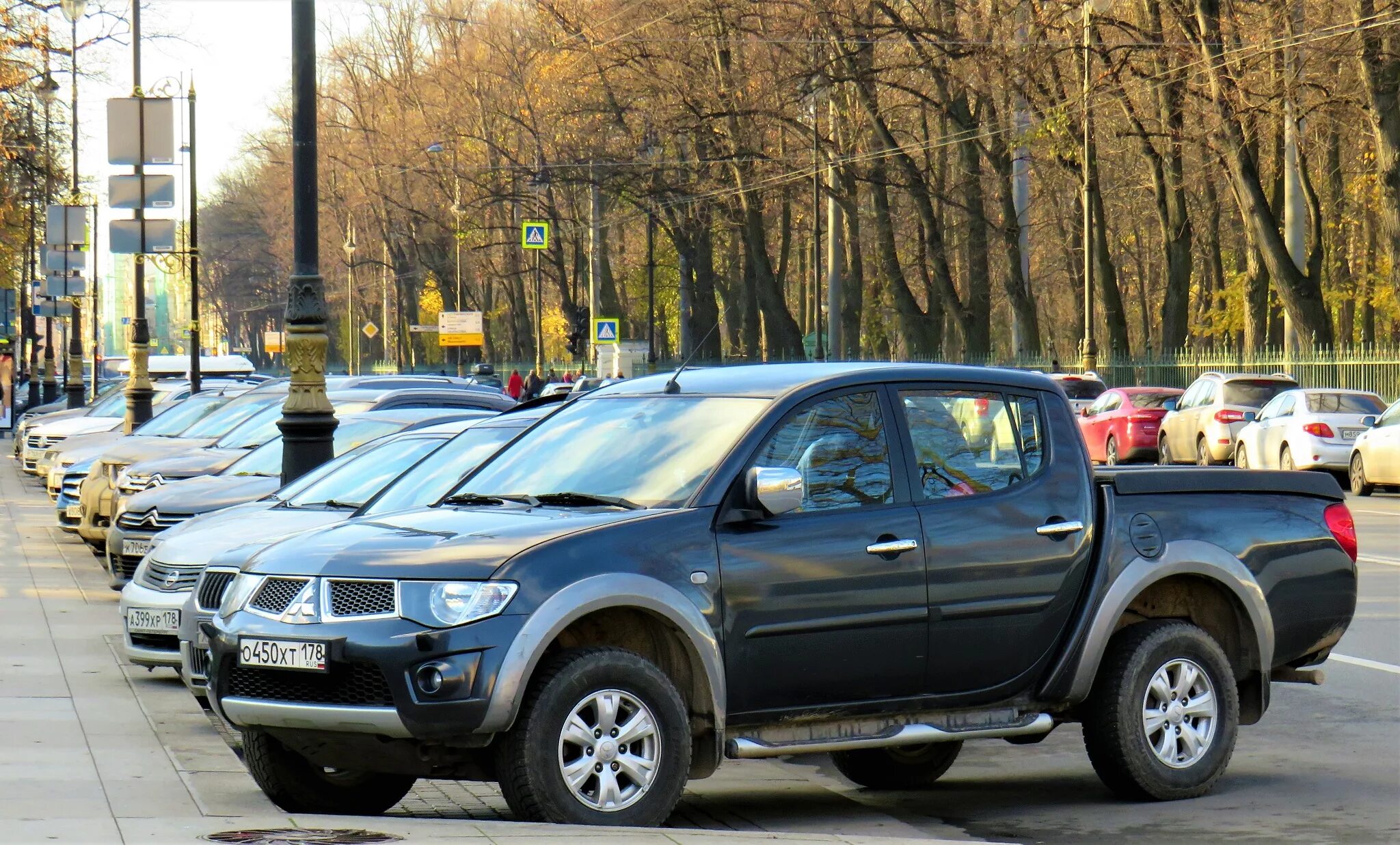 Mitsubishi l200. Митсубиси 200. Митсубиси бис л 200. Митсубиси l200 м897ре.