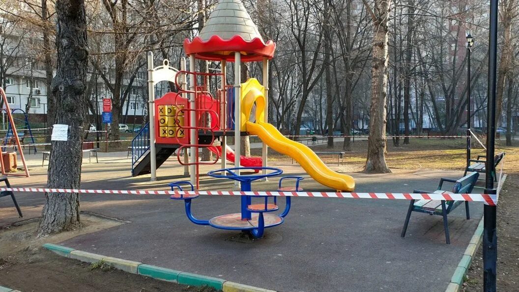 Закрытые детские площадки. Детская площадка запрещается. Детские площадки запретят. Детская площадка. Детские площадки запретят.
