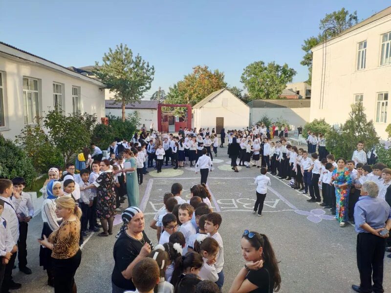 12 школа хасавюрт. Хасавюрт школа. Хасавюрт школа. Хасавюрт школа 12 сош. Ботаюрт хасавюртовский район.