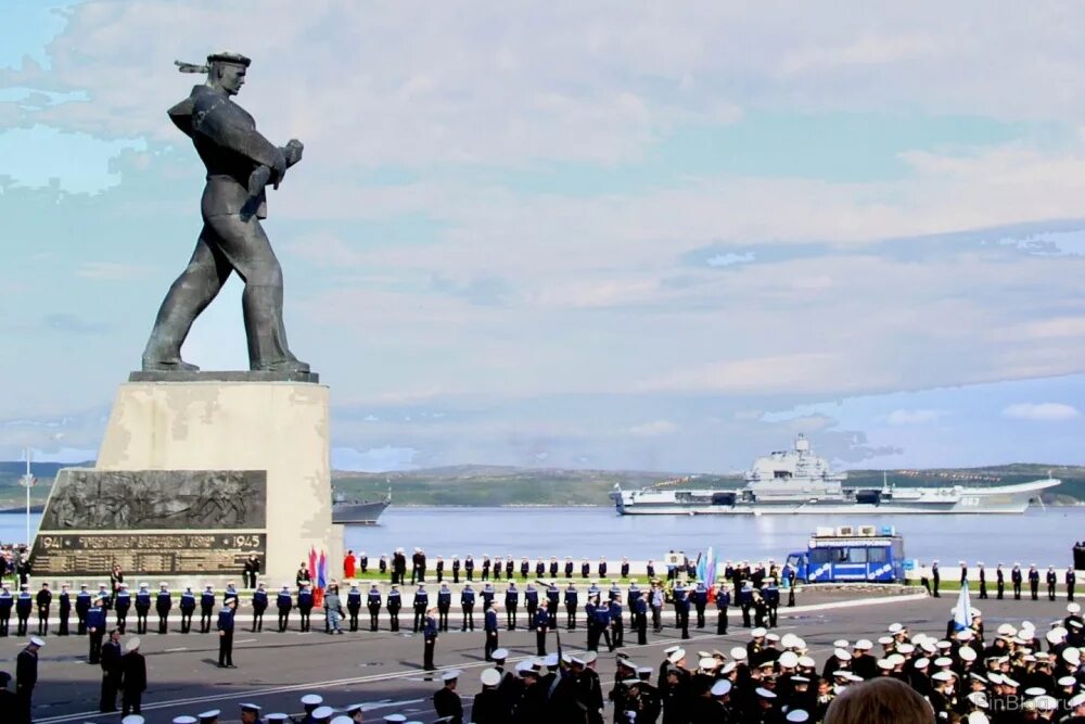Североморец североморск. Североморск памятник героям североморцам. памятник алеше североморск. североморск памятник матросу. площадь сафонова североморск.
