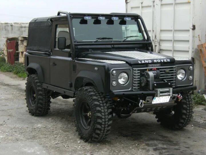 Авито дефендер. Ленд ровер дефендер 90. defender 90 2025. дефендер 90.дорогой тюнинговый. ленд ровер дефендер 90 arb.