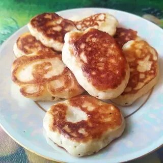 Простые оладьи на молоке с дрожжами