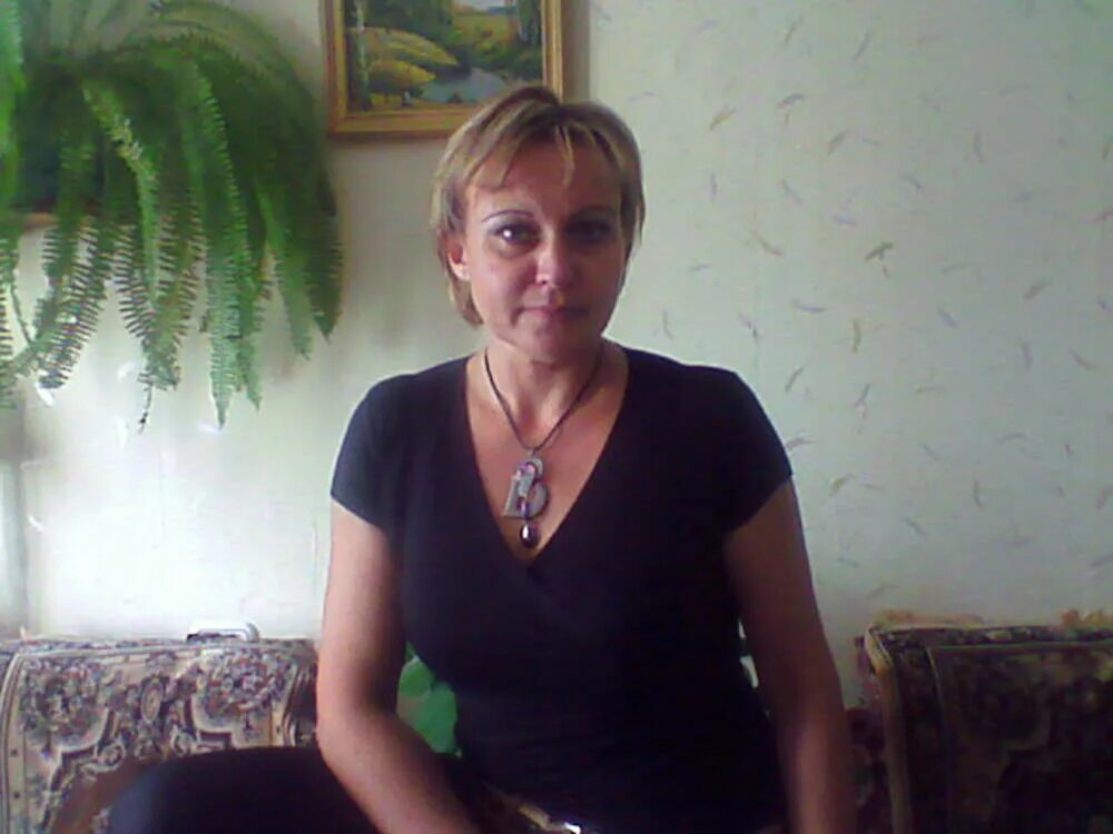 Спутницу жизни для создания семьи. Женщины ищущие спутника жизни. Женщина ищет мужчину для брака. Женщины ищущие спутника жизни. Фотосессия женщины 50 лет в студии.