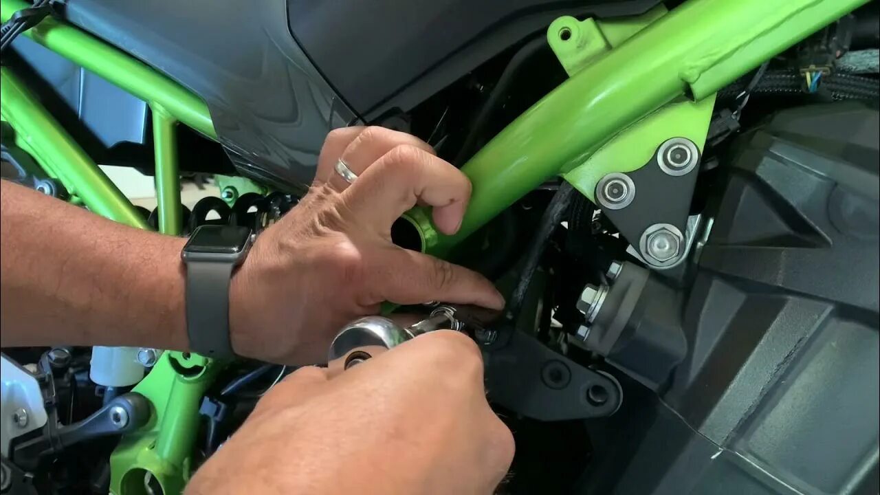 Kawasaki z750 frame Sliders. Kawasaki z650 рама. Демпфер Ninja 650. Ninja 650 2018 клипон.