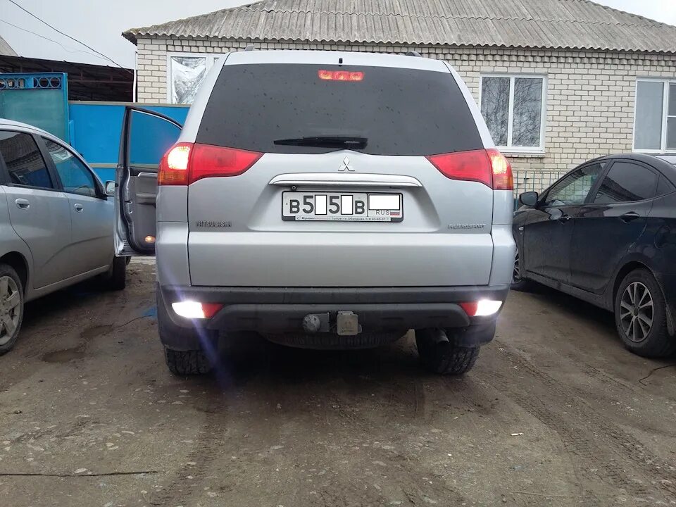 Свет задний ход паджеро спорт 2. Задний ход паджеро спорт. Задний ход паджеро спорт. Дополнительный задний ход pajero sport 2. Светодиоды на задний ход mitsubishi pajero sport 3.