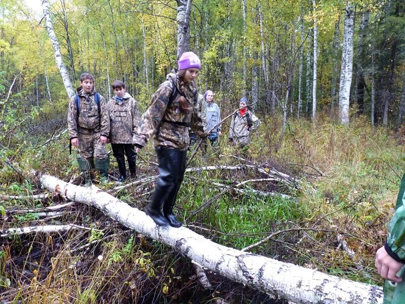 Поход на болото. Поход в болотных сапогах. В болотных сапогах по болоту. Болотные сапоги. Болотное вакансии центр