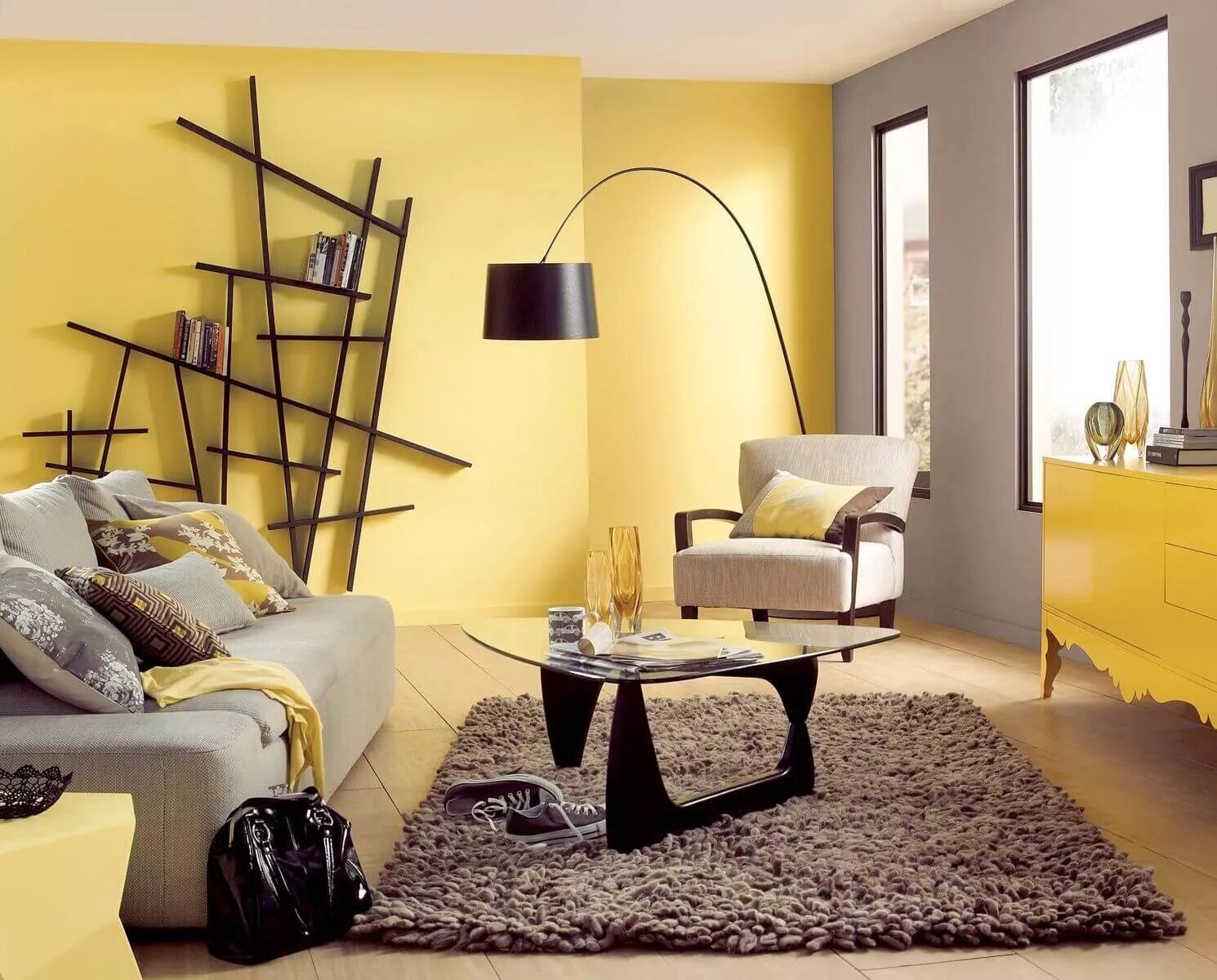 Цвет в интерьере квартиры. Желтый цвет в интерьере. Желтые стены в интерьере. Цветовые решения в интерьере. Гостиная в желтом цвете.