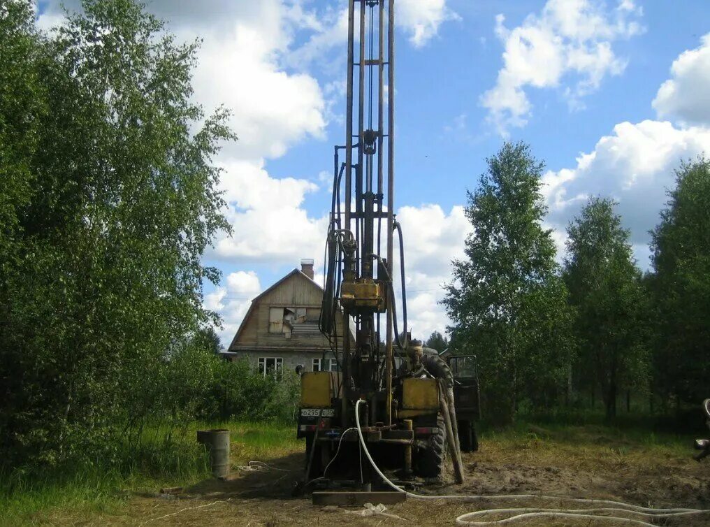 буровая установка уралмаш 3д-76. бурение скважин на воду чайковский. скважина в москве. газпром бурение уренгой бурение. буровая вышка самотлор.