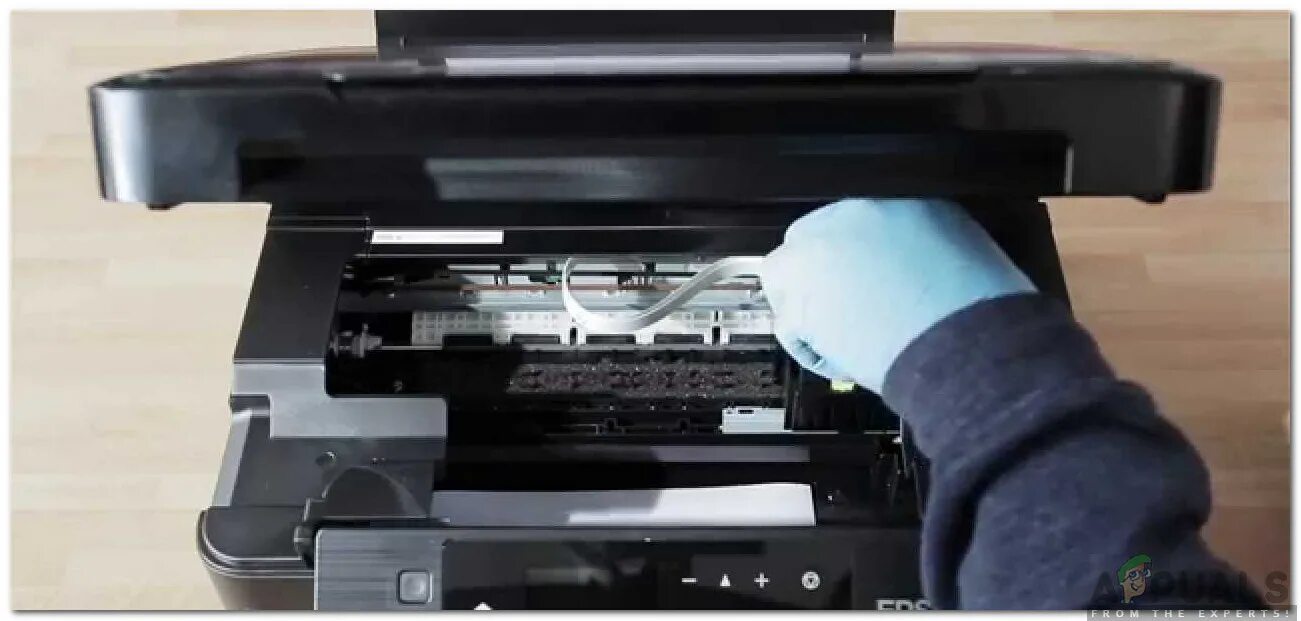 Как почистить принтер epson через принтер. Epson l3150 печатающая головка. Подкладка для печатающей головки принтер Epson l210. Прочистка головки принтера Epson l805. Печатающая головка Epson l132.