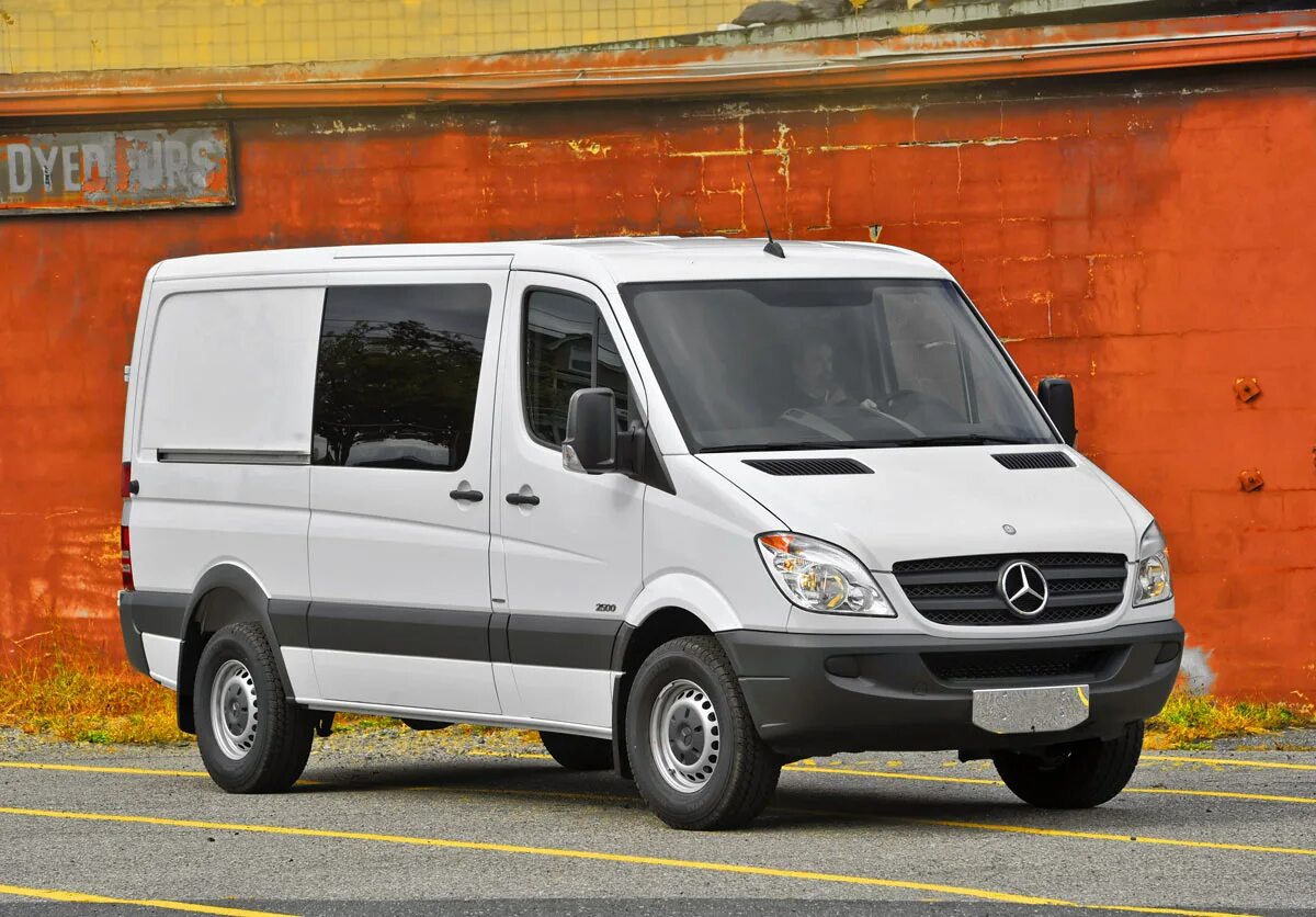 Mercedes sprinter цена. Мерседес Бенц Спринтер 2012. Mercedes-Benz Sprinter 2016. Мерседес Бенц Спринтер 2016. Mercedes-Benz Sprinter Passenger van 2500.