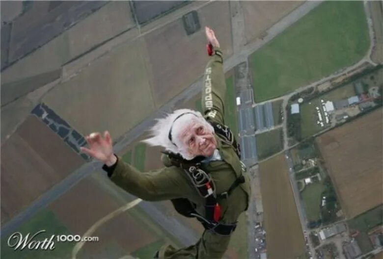 Летающая бабка. Летающие старушки. Бабуля с парашютом. Бабушка летает. Бабушка полетела