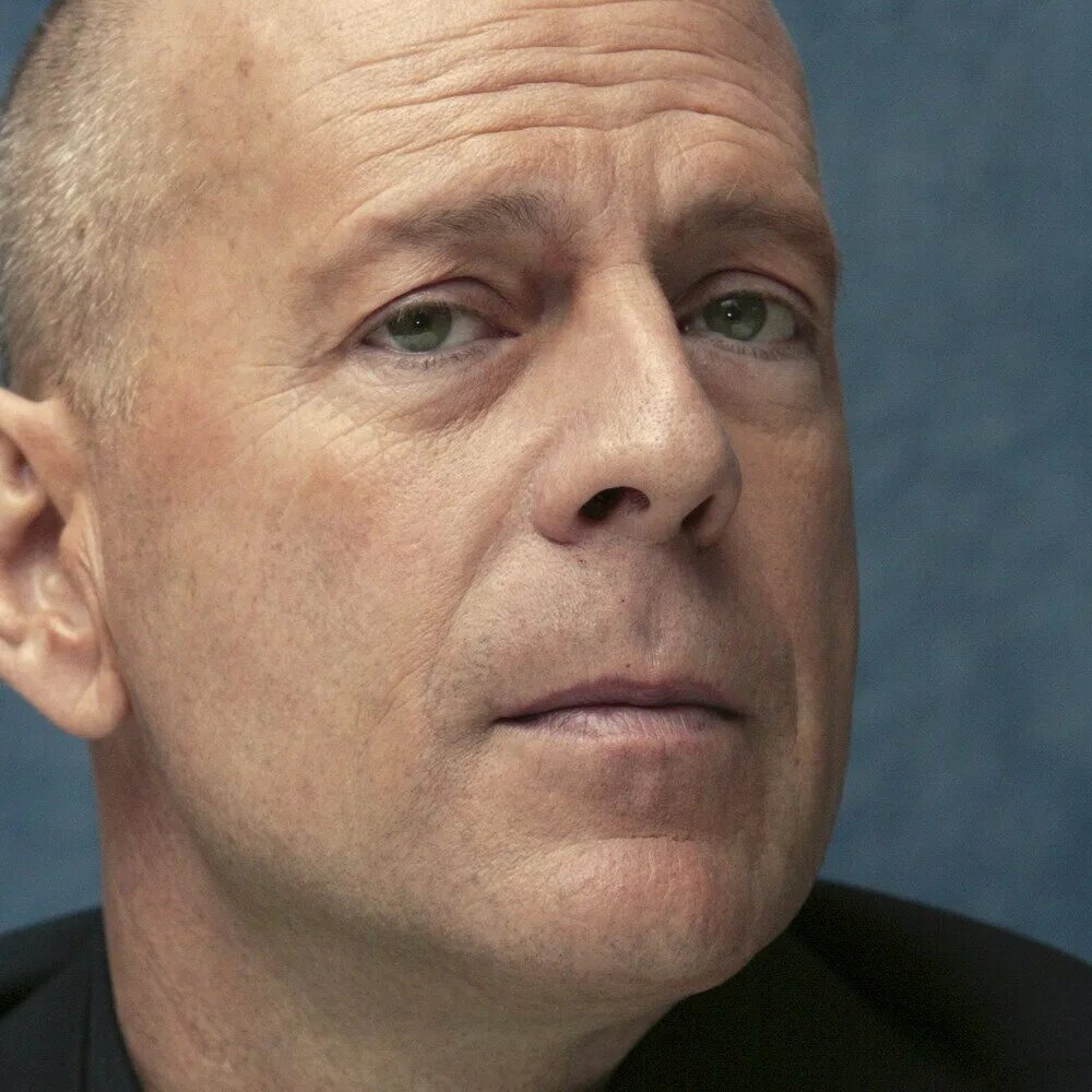 Брюс уиллис в рекламе мегафон. Bruce willis ухмылка. Брюс уиллис 2024 фото. Брюс уиллис 2024 фото. Брюс уиллис 2024 фото.