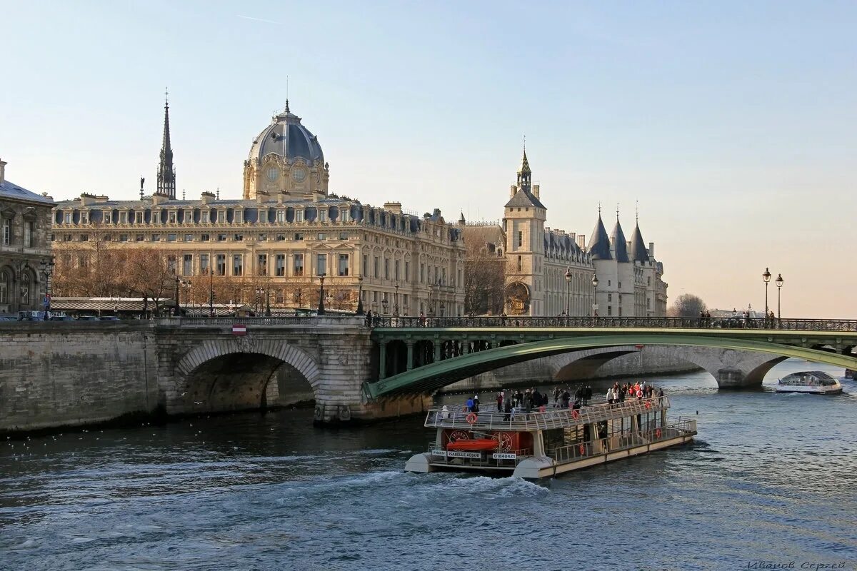 Река сена в Париже. Река сена во Франции. Река Сенна. Река сена Франция Лувр. Речка сена