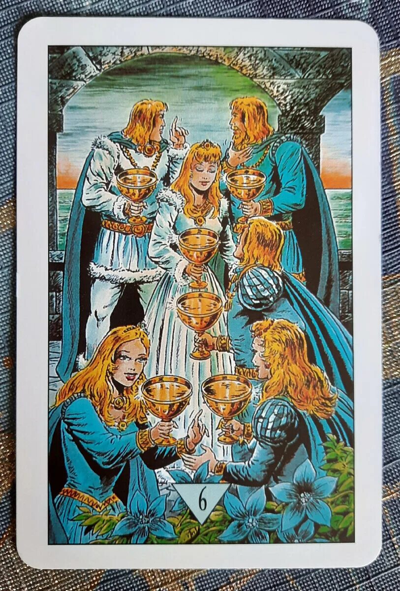Король кубков и шестерка кубков. Таро райдера уэйта 6 кубков. шестерка кубков таро. карта таро шестерка кубков. 6 чаш таро.