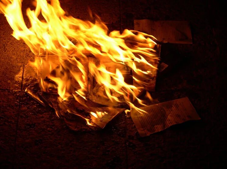 огонь души моей. горящая бумага. страсть огонь. страсть огонь. люблю жечь.