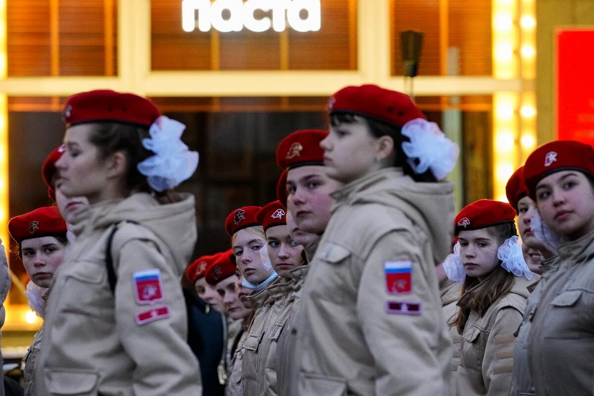 Во сколько начинается парад в калининграде. Юнармейский парад калининград. тренировка парада в калининграде. репетиция парада калининград. парад в калининграде 2025.