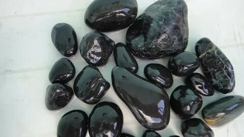 Черный полудрагоценный камень