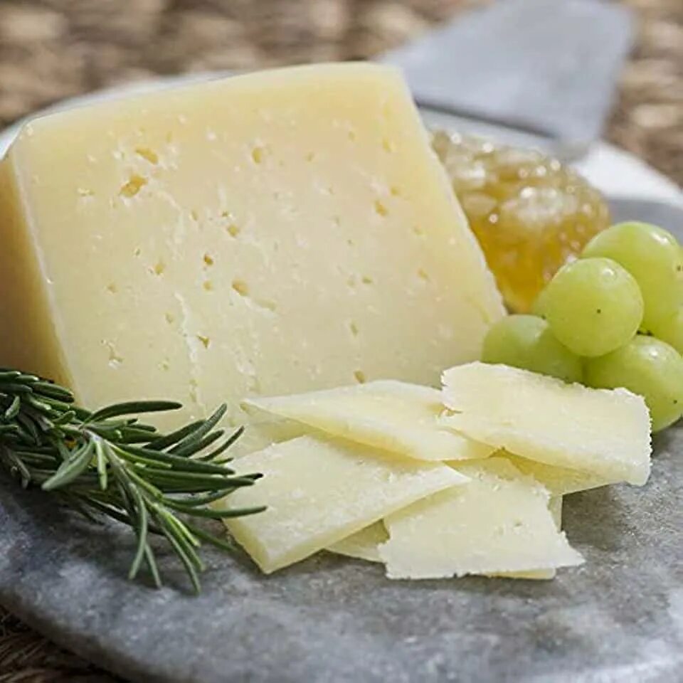 Пекорино романо сыр. Сыр pecorino Toscano. Сыр пекорино Романо. Сицилийский пекорино. Тосканский пекорино.