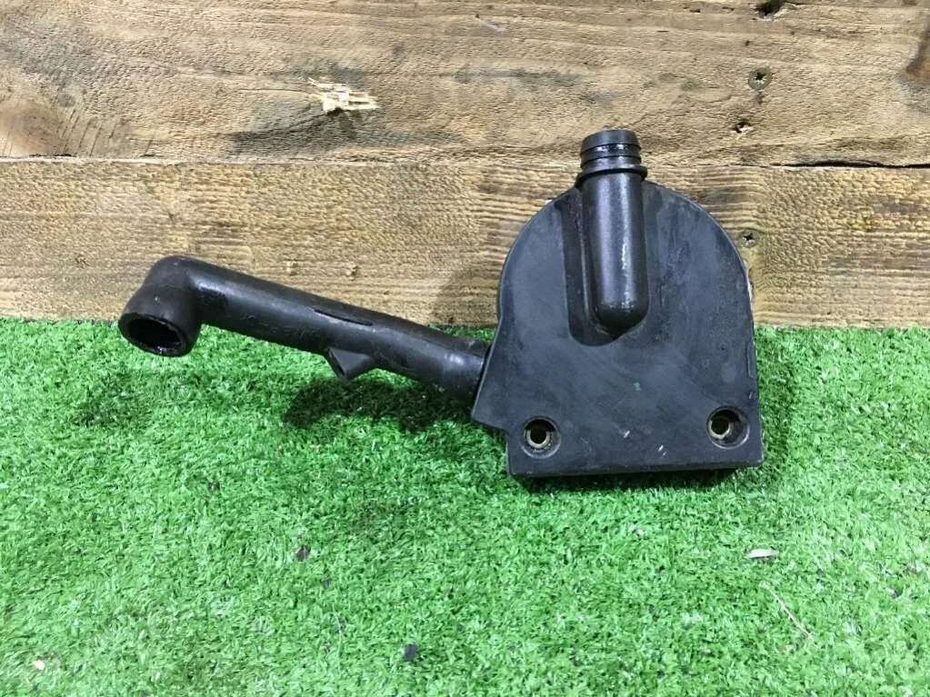 Сапун мерседес 210. Клапан вентиляции картерных газов мерседес w204. Мерседес 442 двигатель сапун. Сапун двигателя мерседес. Сапун двигателя мерседес w204.