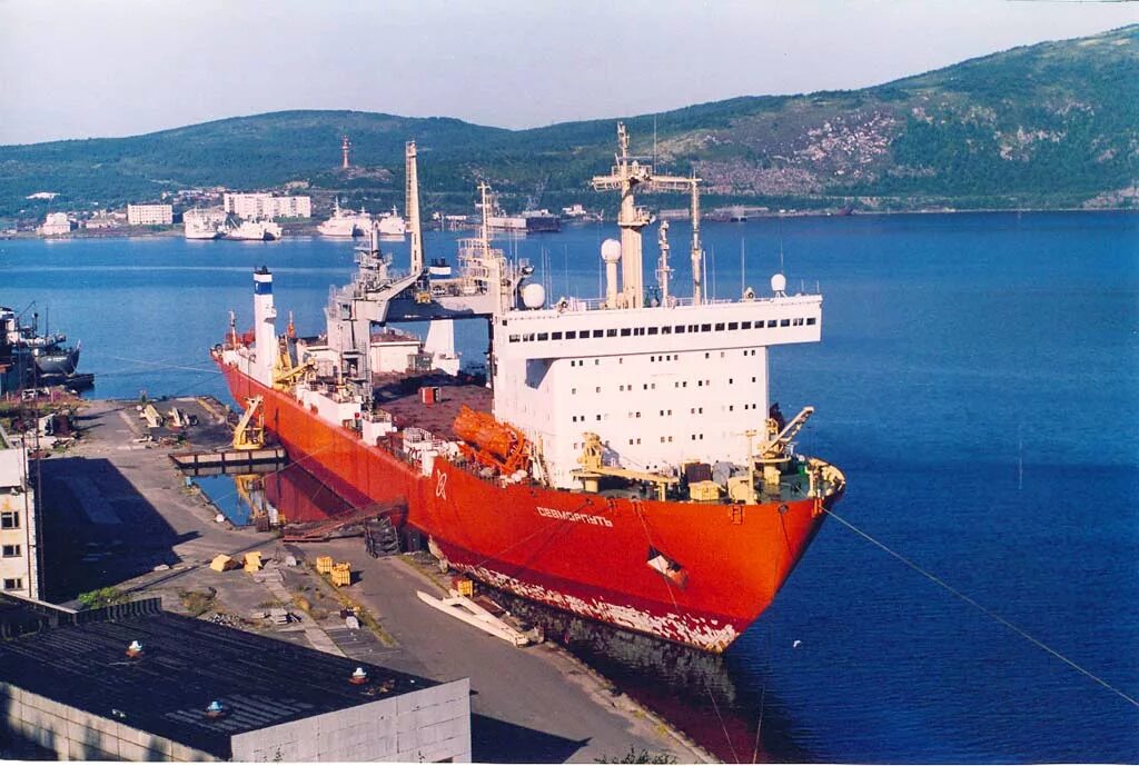 Лихтеровоз северный морской путь. Атомный лихтеровоз севморпуть. Атомный контейнеровоз севморпуть. Лихтеровоз северный морской путь. 50 лет победы атомный ледокол.