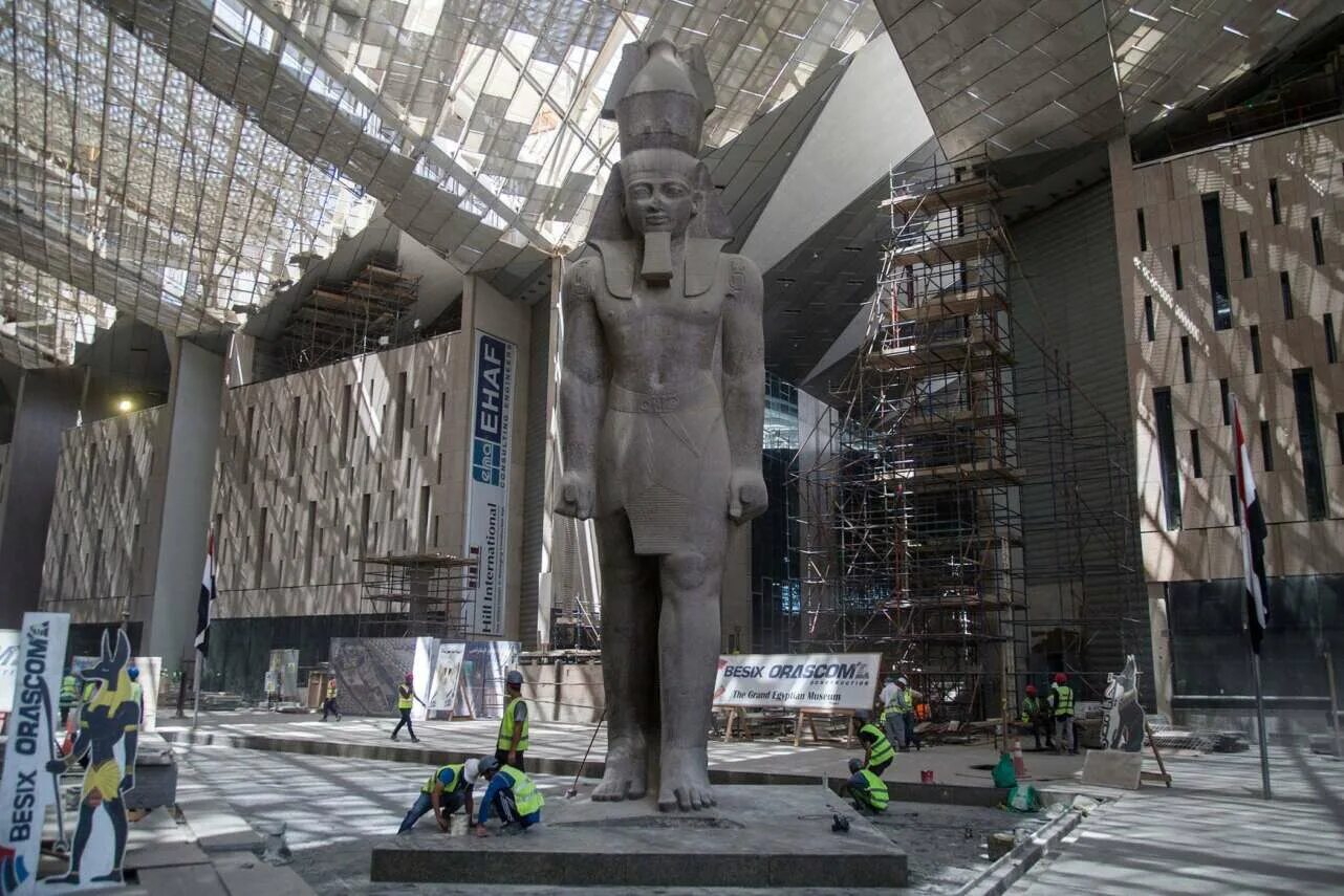Открыт новый музей. Большой музей в Египте. Новый музей в Каире. Большой Египетский музей в Гизе. Каирский Египетский музей новый.